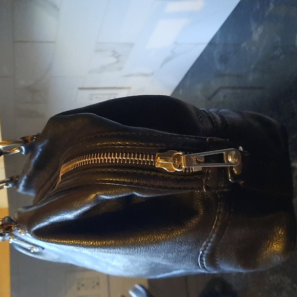 Beautiful Michael Kors Bag - Picture 4 of 8